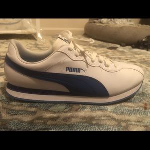 Size 11.5 White and blue Pumas